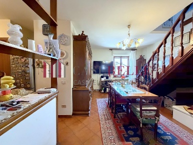 Foto Casa indipendente a Massarosa Pian del Quercione, Montramito di 140 m²