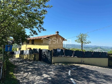 Foto Villa unifamiliare a Casalecchio di Reno Centro, Garibaldi di 271 m²