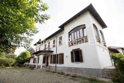 Foto Villa unifamiliare a Visone Centro di 490 m² con 15 locali in vendita