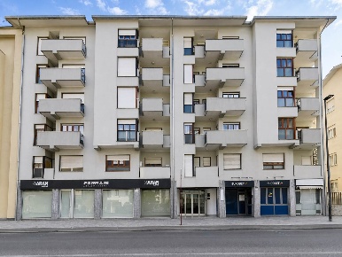 Foto Appartamento in Via Mazzini, Sondrio Centro di 88 m² con 5 locali