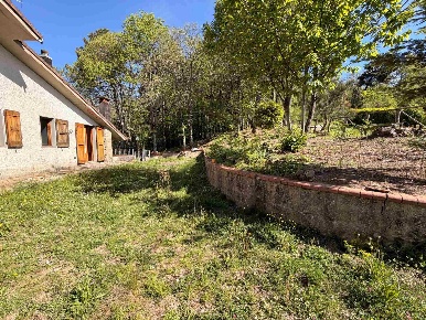 Foto Casa indipendente a Marliana di 108 m² con 7 locali in vendita