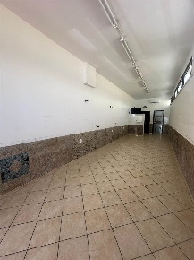 Foto Attività commerciale a Castel Volturno Centro di 50 m² con 2 locali