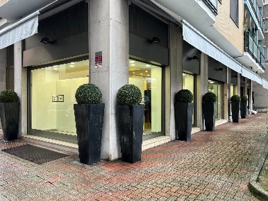 Foto Negozio in Via Libertà 28, San Donato Milanese Centro di 144 m²