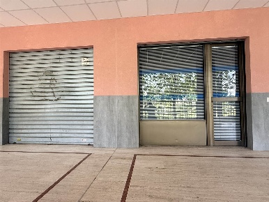 Foto Attività commerciale in Via dei Pini  7, Pieve Emanuele Centro