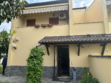 Foto Villa unifamiliare a Vigevano Corso Torino di 179 m² con 4 locali