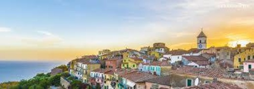 Foto Case semi ndipendenti a Capoliveri Centro di 106 m² con 4 locali