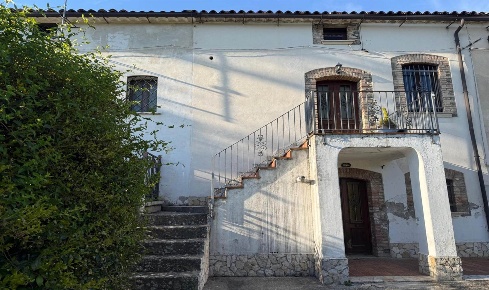 Foto Case semi ndipendenti a Santo Stefano di Rogliano Centro di 160 m²