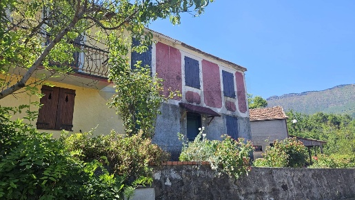 Foto Case semi ndipendenti a San Colombano Certenoli di 125 m² con 8 locali