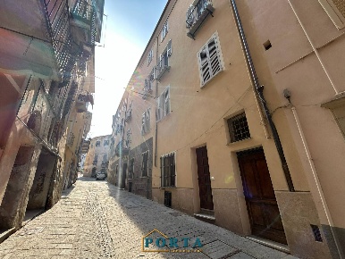 Foto Appartamento in Via delle Scuole 9, Mondovì Piazza di 169 m²