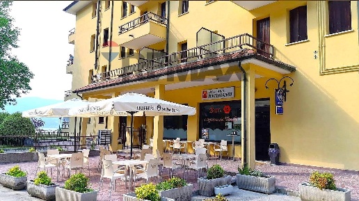 Foto Bar in Via Fortino 18, Laveno-Mombello Laveno di 140 m² con 99 locali