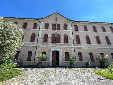 Foto Residence a Vittorio Veneto Centro di 7860 m² con 64 locali in vendita