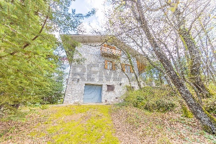 Foto Rustico a Rieti di 353 m² con 12 locali in vendita