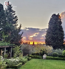 Foto Villa unifamiliare in Piazzale Michelangiolo, Firenze di 250 m²