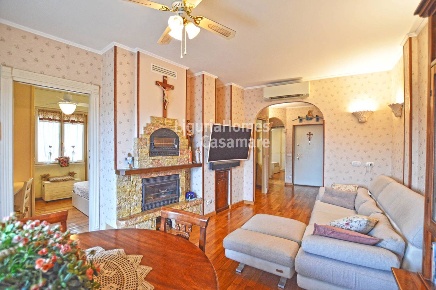 Foto Appartamento in Via Matteotti, Bordighera Centro di 86 m² con 6 locali