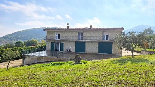 Foto Casa indipendente in Via delle Querce 3, Torre Le Nocelle di 320 m²