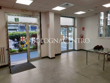 Foto Negozio in Via Giovanni Amendola, Bologna Marconi di 90 m² in affitto