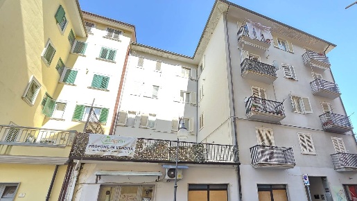 Foto Appartamento in Via Gramsci, Atripalda di 150 m² con 5 locali