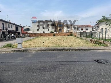 Foto Terreno residenziale in Via Curiel, Castellucchio Centro di 666 m²