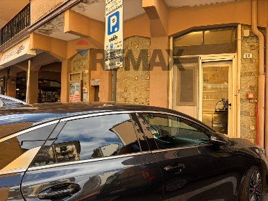 Foto Negozio in Piazzetta Capitaneato 12, Recco di 19 m² con 1 locali