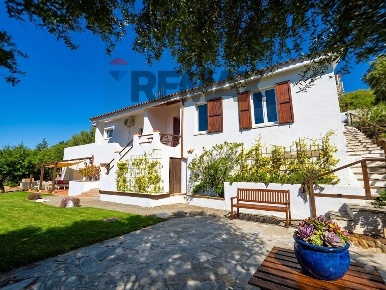 Foto Villa unifamiliare a Quartu Sant'Elena Terra Mala, Geremeas di 220 m²