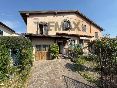 Foto Case semi ndipendenti in Traversa Seconda 64, Brescia di 137 m²