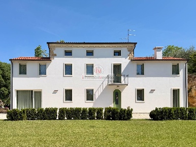 Foto Casa indipendente in VIA CHIESA MONTICELLO, Lonigo di 284 m²