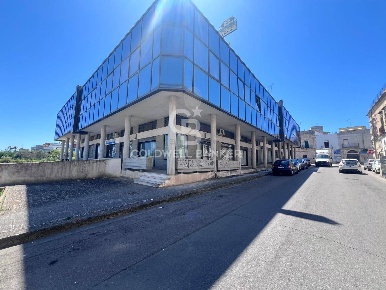 Foto Locale commerciale in Via Corigliano 1, Galatina Centro di 153 m²