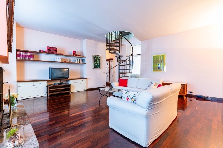 Foto Appartamento in via Mazzini 132, Albino Centro di 180 m² con 4 locali