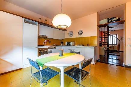 Foto Appartamento in via Mazzini 132, Albino Centro di 180 m² con 4 locali