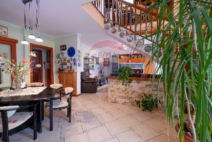 Foto Appartamento in via Monte Gleno 44, Madone di 135 m² con 3 locali