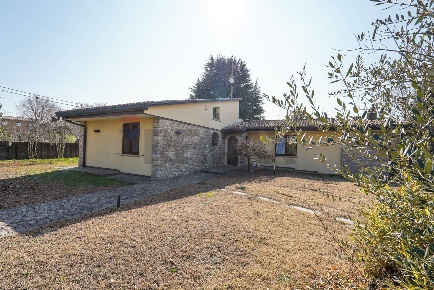 Foto Villa unifamiliare in via  francesco petrarca 1, Bonate Sotto