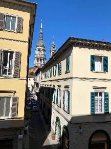 Foto Appartamento a Novara di 140 m² con 4 locali in affitto