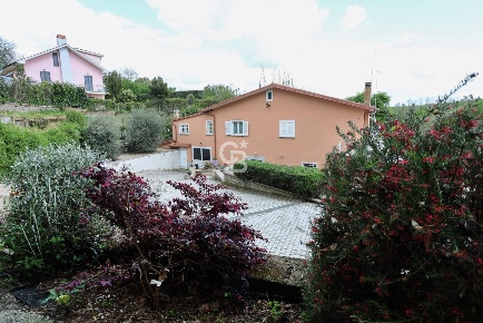 Foto Villa unifamiliare in Via Caprarola 54, Ronciglione di 178 m²