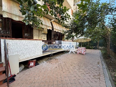 Foto Appartamento in via poggioletto, Massa Centro di 95 m² con 3 locali