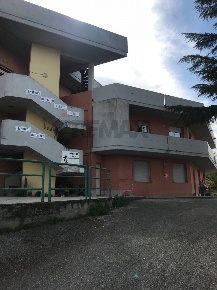 Foto Locale commerciale a Moscufo di 1445 m² con 11 locali in vendita