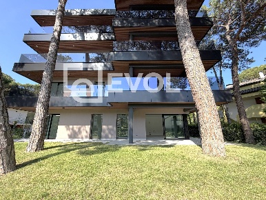 Foto Appartamento in via dei Pini 34, Lignano Sabbiadoro Centro di 90 m²
