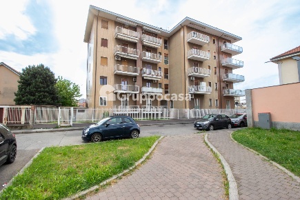 Foto Appartamento in Via F.lli Sanchioli 2, Magenta Centro di 95 m²