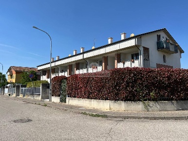Foto Appartamento in VIA RUFFILLI, Zimella di 125 m² con 6 locali