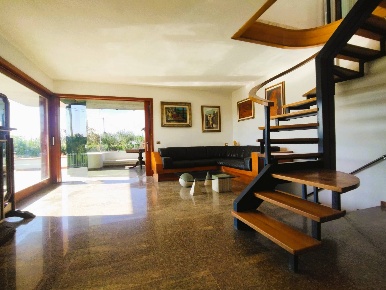 Foto Villa unifamiliare in via macchia monteggiorini, Camaiore di 319 m²