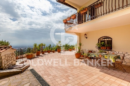 Foto Villa unifamiliare in Via Fontana Fiume, Velletri di 280 m² in vendita
