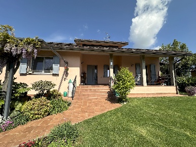 Foto Villa unifamiliare in Via Andrea Costa, Casalfiumanese Centro