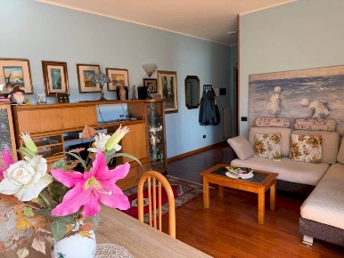 Foto Appartamento in via Montello 53, Rescaldina di 98 m² con 3 locali