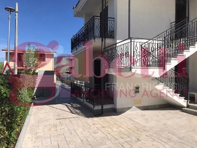 Foto Villa bifamiliare in Baia Domizia Sud - Trav. Via degli Olmi, Cellole