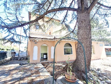 Foto Locale commerciale a Perugia di 55 m² con 2 locali in vendita