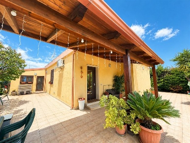 Foto Villa unifamiliare in via renato gattuso, Modugno di 120 m² in vendita