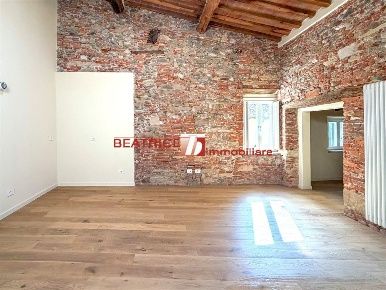 Foto Appartamento in VIA ANTONIO MORDINI, Lucca di 150 m² con 5 locali