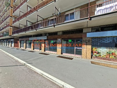 Foto Negozio in Viale Gramsci, Sesto San Giovanni Rondinella - Stazione