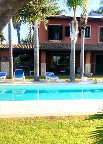 Foto Villa unifamiliare a Augusta di 400 m² con 4 locali in vendita