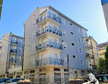 Foto Appartamento a Ascoli Piceno di 92 m² con 5 locali in vendita
