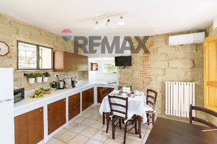 Foto Casa indipendente in Via Idria 16, Troina di 246 m² con 5 locali